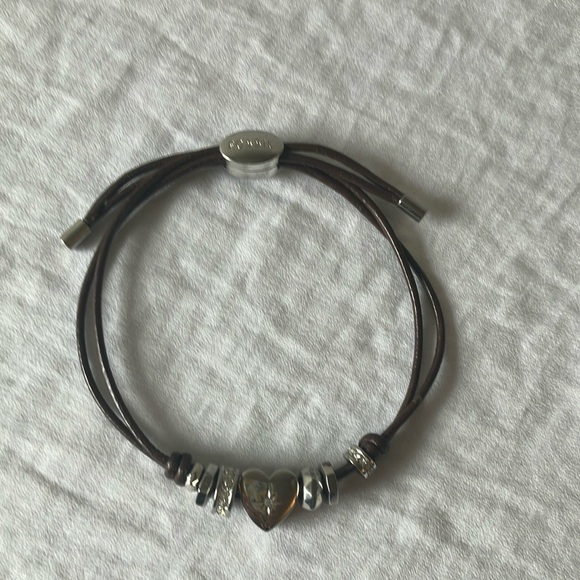 Fossil: Silver Tone Heart Charm Bracelet- Faux Leather Adjustable bracelet - Picture 7 of 15
